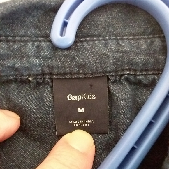 ⬇️Gap light weight denim shirt with ruffles - Picture 2 of 6